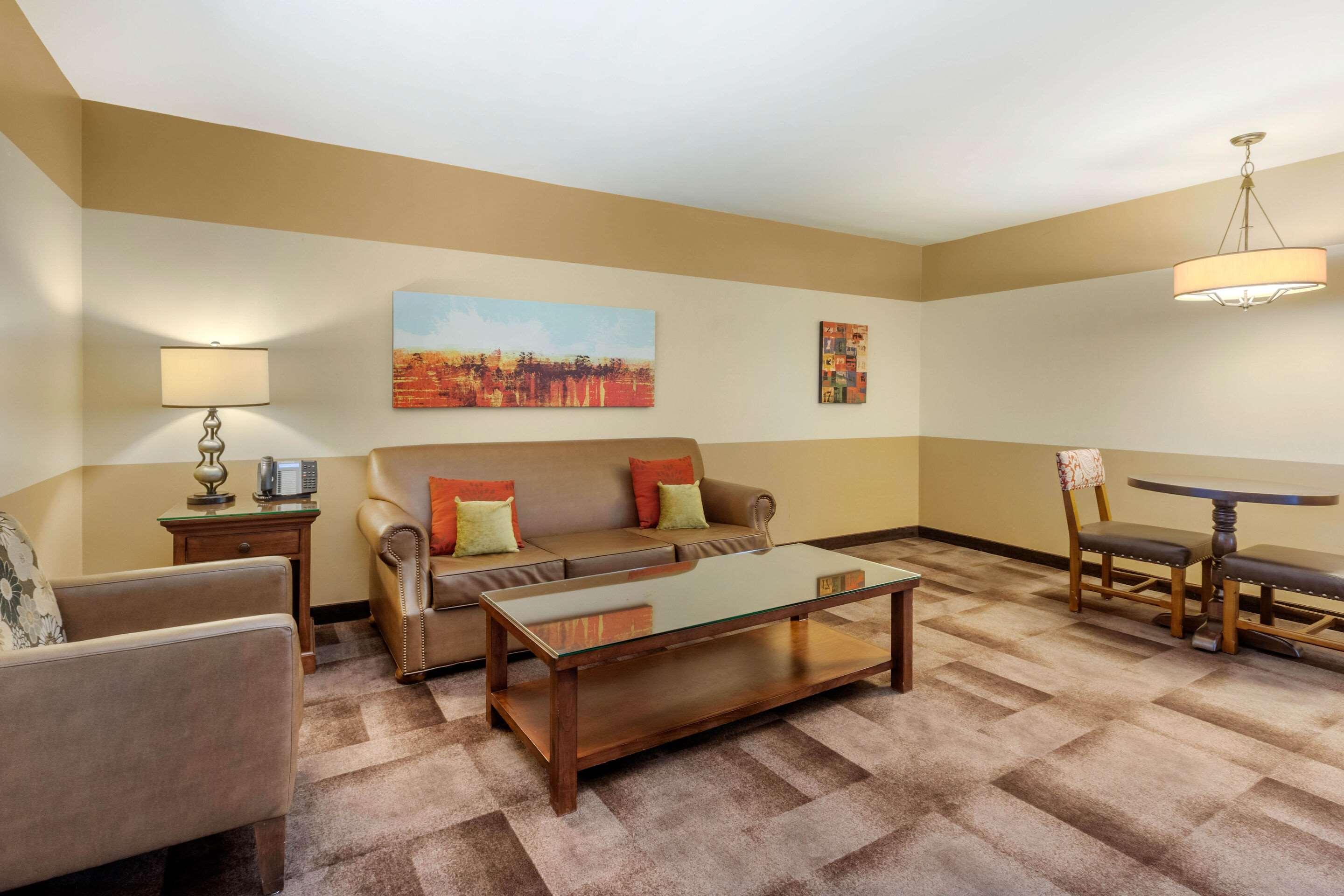 Carlton Oaks Lodge, Ascend Hotel Collection سانتي المظهر الخارجي الصورة